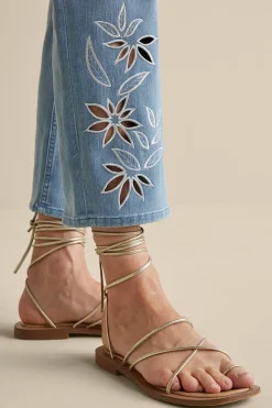 Feminine Flourish|Into The Blues-Soft Surroundings Gail Cropped Jeans Blue Mist Wash