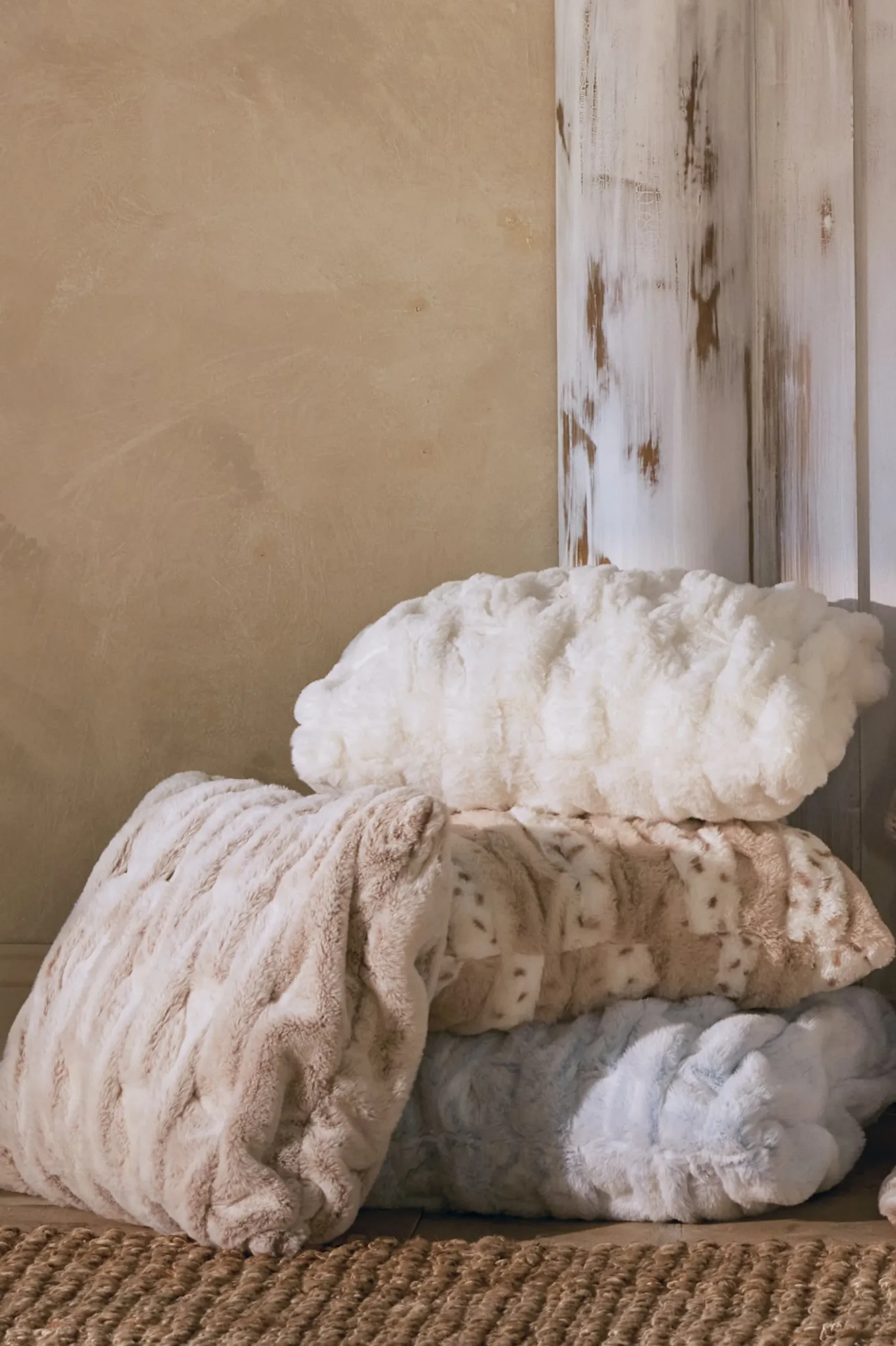 Bedding Essentials|pillows-Soft Surroundings La Parisienne Faux Fur Pillow Snow Leopard